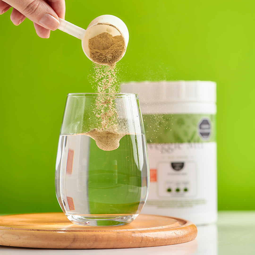 Preparación del batido de frutos verdes en vaso NutraBrand