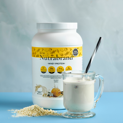 Whey Protein de NutraBrand en polvo sabor a vanilla